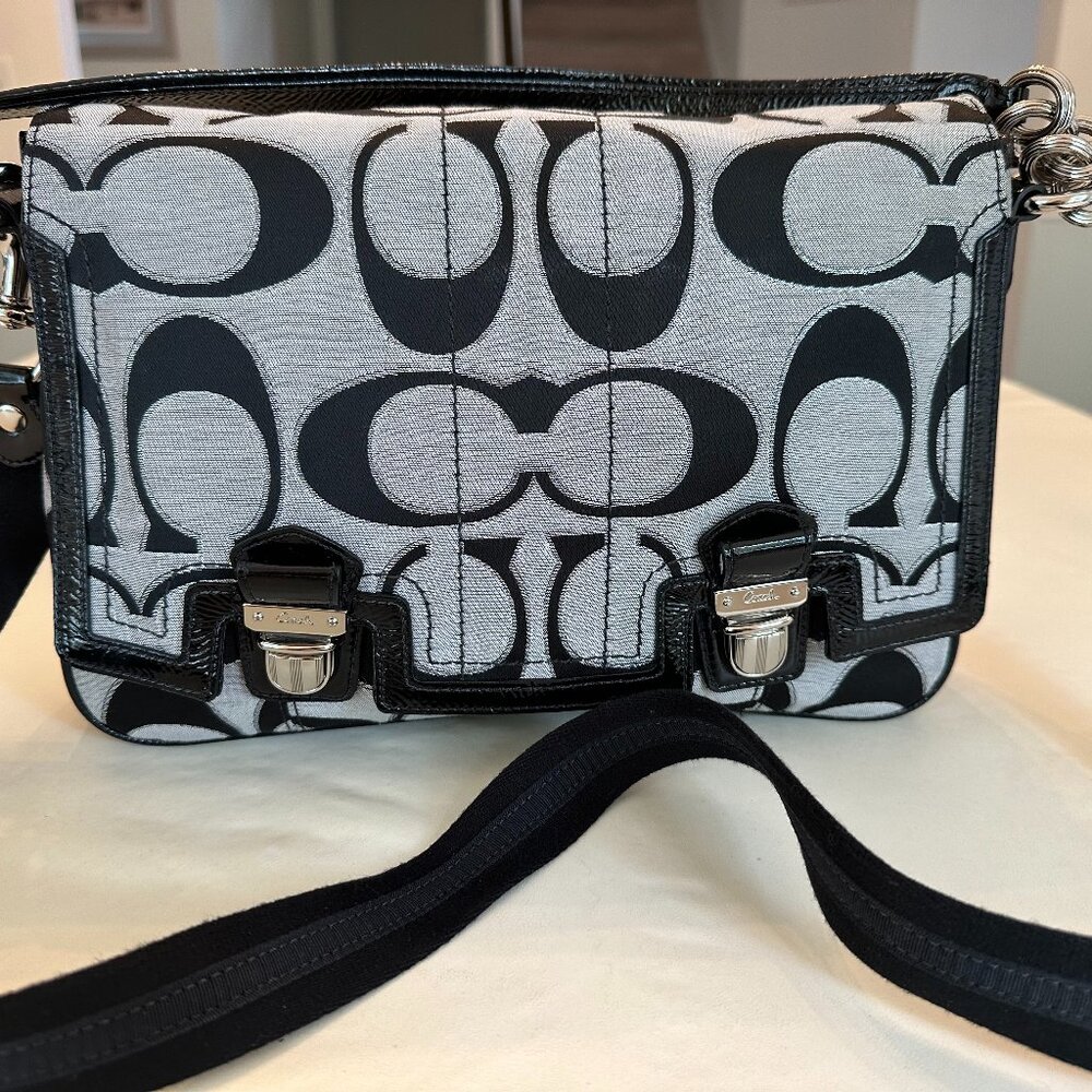 Coach Bag Purse w/ should strap